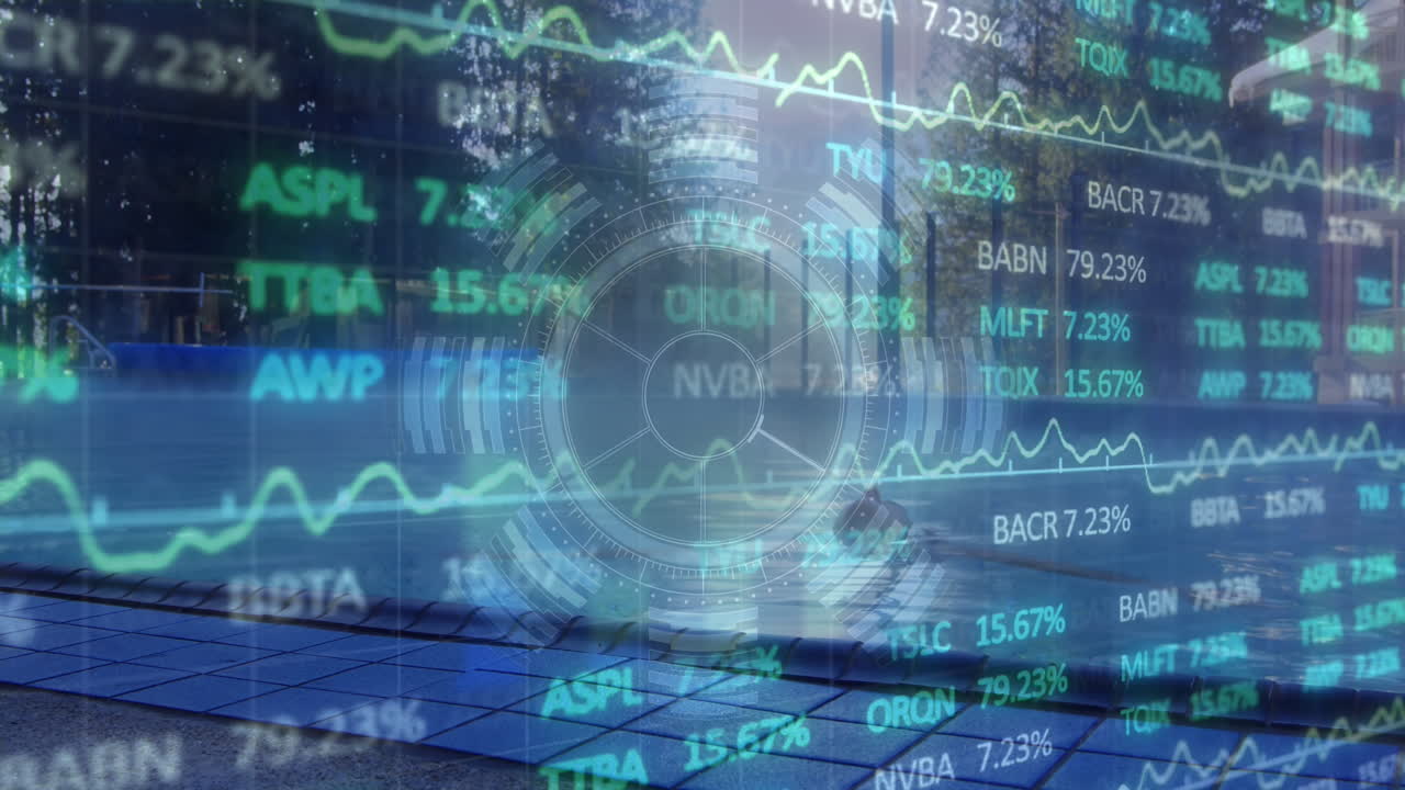 animación del círculo de procesamiento, datos financieros y gráficos sobre el hombre caucásico en la piscina