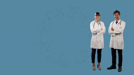estructuras geométricas abstractas flotando sobre el retrato de médicos caucásicos masculinos y femeninos sonriendo