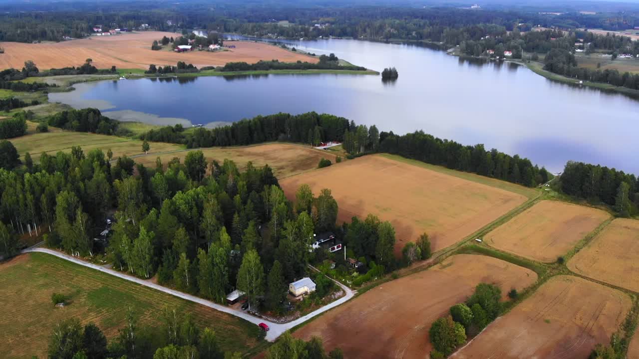 스웨덴의 호수와 일부  ⁇ 에서 촬영된 드론 영상