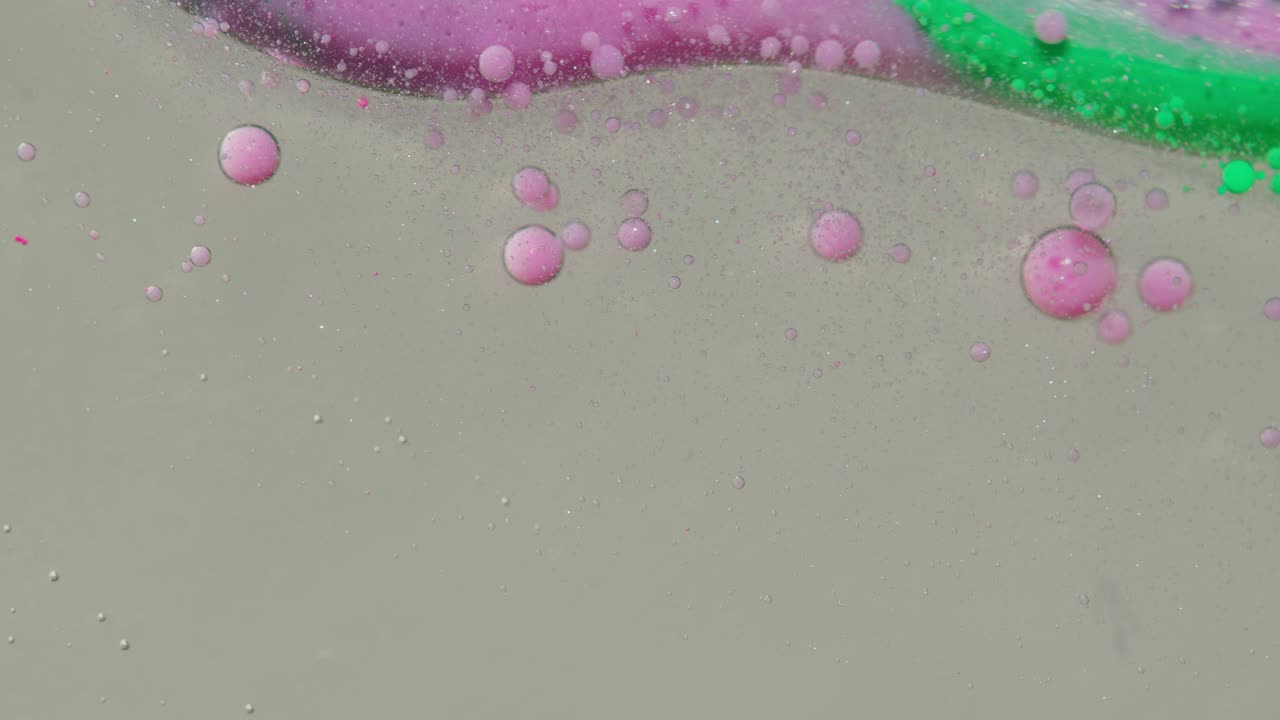 macroestructura del movimiento de burbujas de aceite de pintura acuática multicolor, pintura acrílica de colores brillantes