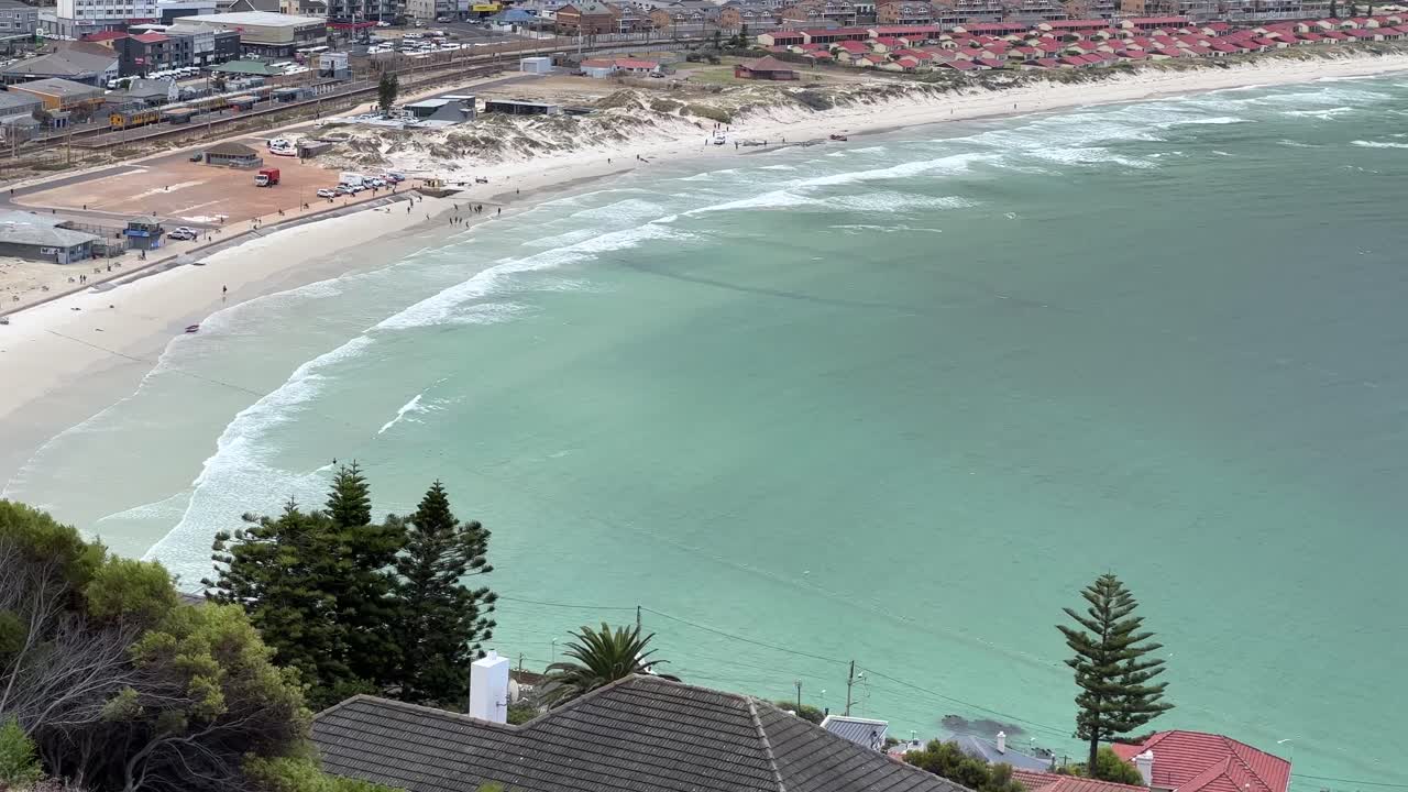 물고기를 잡기 위해 그물을 사용하는  ⁇ 시