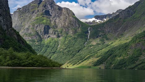 Kayaking-in-the-Naeroyfjord,-Norway