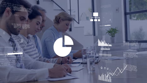 animación del procesamiento de datos financieros sobre diversos colegas que trabajan en la oficina