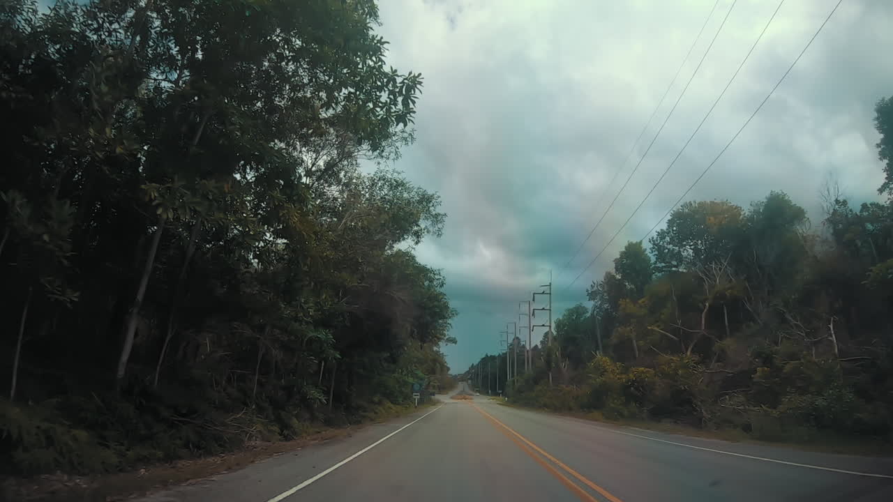 태국을 타고 둘러보고 있습니다.