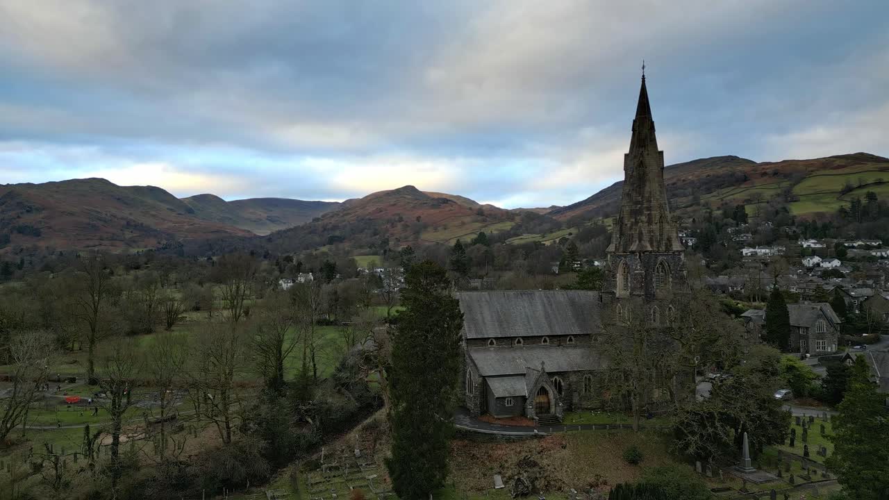imágenes aéreas de ambleside, la ciudad de la región de los lagos y la antigua parroquia civil, ahora en la parroquia de los lagos, en cumbria, en el noroeste de inglaterra 2023