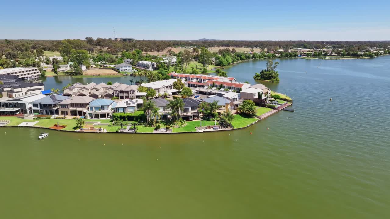 호수 위 에 있는 호수 에 있는 럭셔리 하우스 와 아파트 들 의 항공 영상, nsw, 오스트레일리아