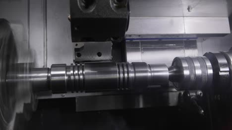 máquina de fresado cnc para metalurgia. corte de metal tecnología de procesamiento moderna.
