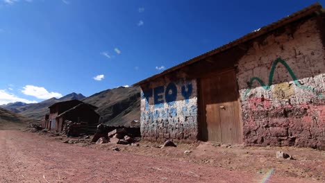 movimiento de planeo a la cabaña del pueblo