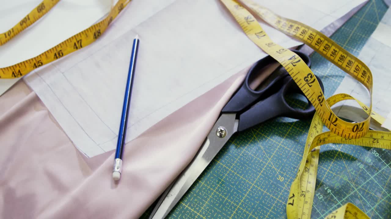 herramientas de diseñador de moda en el estudio de moda 4k