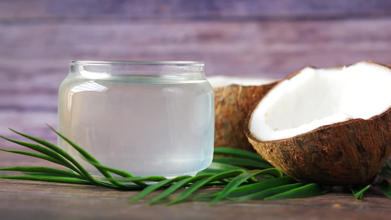 agua de coco y coco