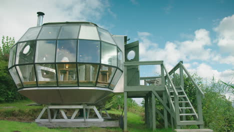 static shot of a modern home with a glazed end