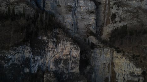 cascadas de las cascadas más grandes de los alpes suizos.