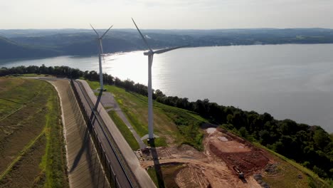 Antena-De-Aerogeneradores-Y-Río-Susquehanna-En-Pennsylvania