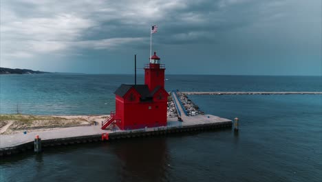 Drone-Faro-Lago-Michigan-Tormenta-Soplando-En-Holanda-Gran-Faro-Rojo