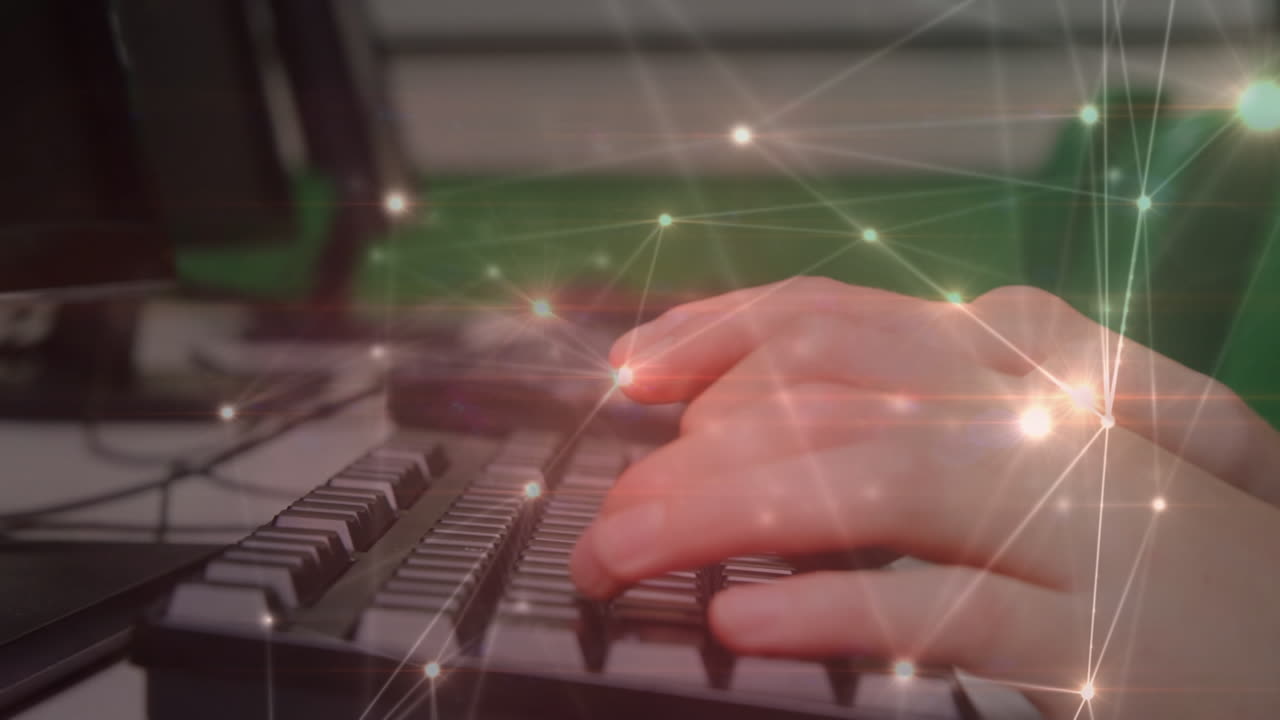 컴퓨터를 사용하여 백인 남성 학생을 통해 연결 네트워크의 애니메이션