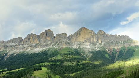 Aerial-shot-of-mountain-landscape-at-autumn-time,-Sexten-Dolomites-in-Italy