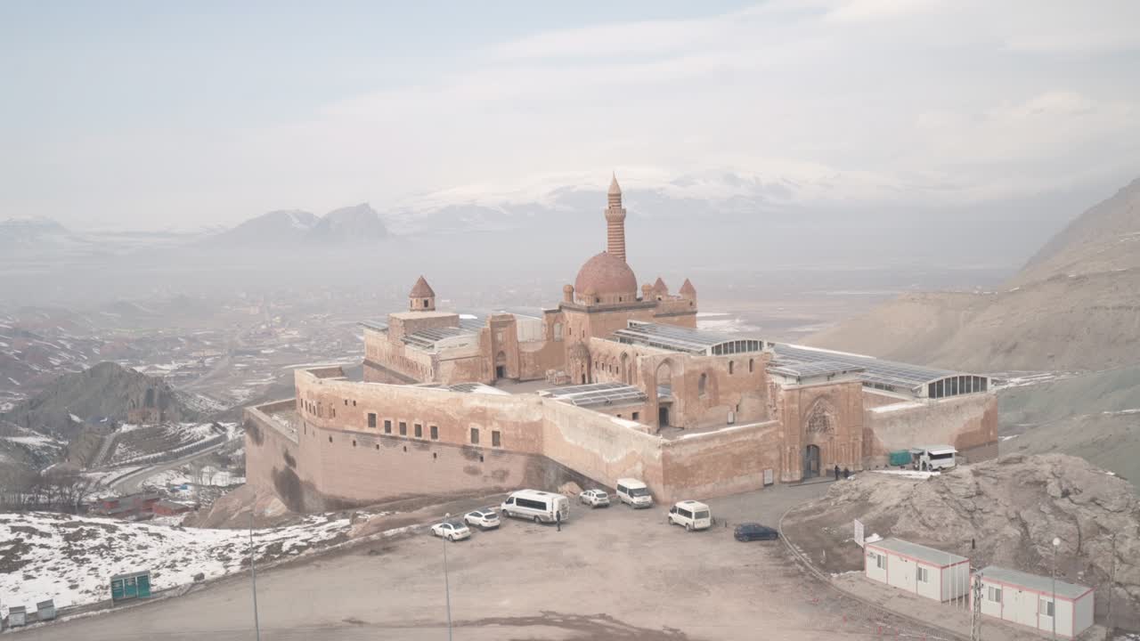 vista aérea del palacio de ishak pasha en agri. imágenes de 4k en turquía