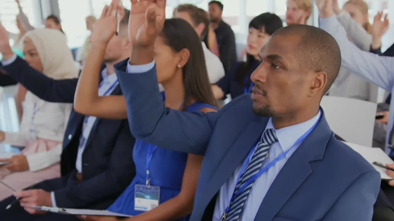 Animation of data processing over diverse business people