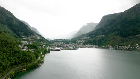 ascenso del avión no tripulado de odda, noruega, vista desde el lado norte