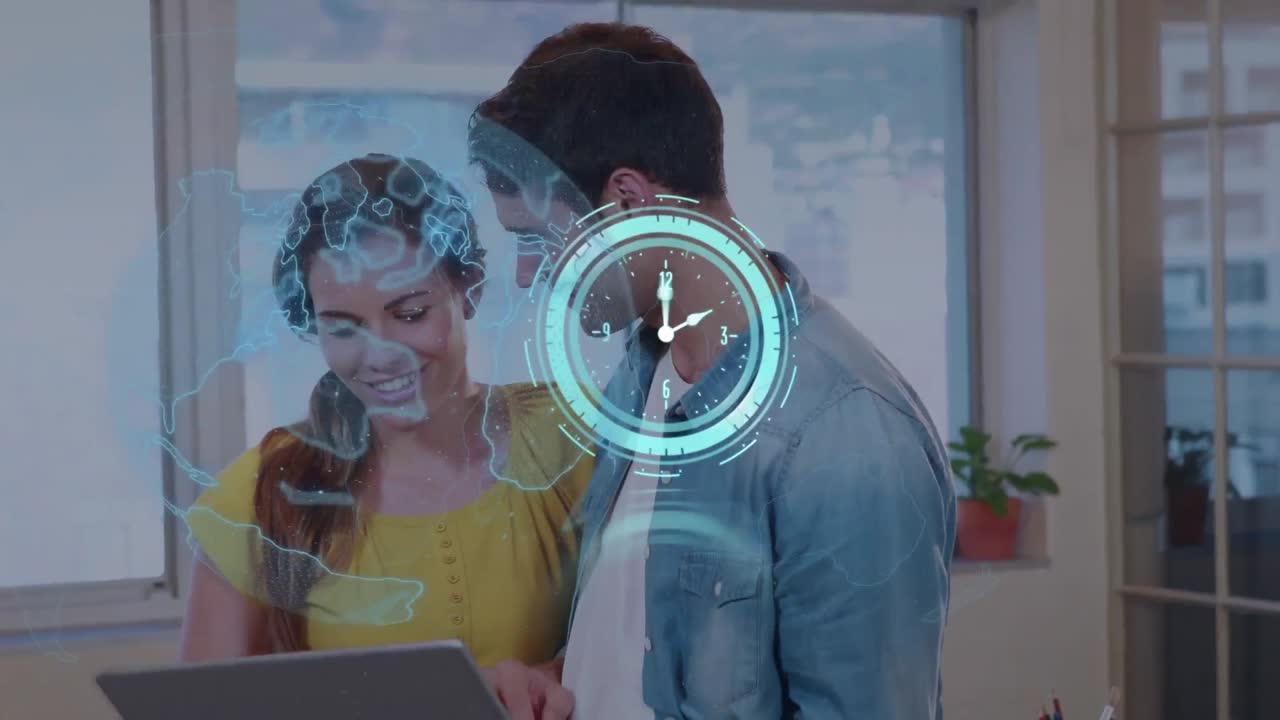 animación de la red global y escáner procesamiento de datos de reloj sobre hombre y mujer hablando en la oficina