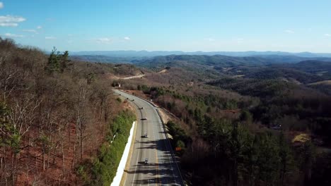 Luftaufnahme-Hoch-über-Dem-Highway-421-Im-Watauga-County,-North-Carolina,-In-Der-Nähe-Von-Boone-Und-Blowing-Rock,-North-Carolina