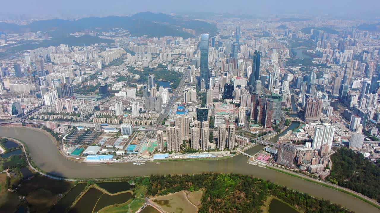 Vista aérea del horizonte de Shenzhen en un hermoso día despejado