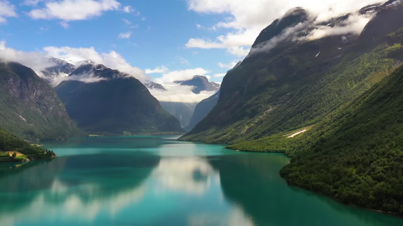 la hermosa naturaleza de noruega paisaje natural lago lovatnet.