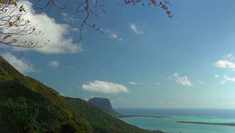 Vista-Al-Mar-En-La-Parte-Superior-De-Le-Chamarel