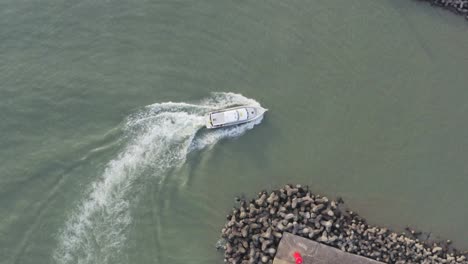 speedboat at fishermans wharf taipei 02