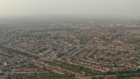 Toma-Aérea-Sobre-Los-Barrios-De-Hounslow.