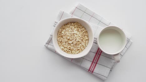 harina de avena y leche para el desayuno