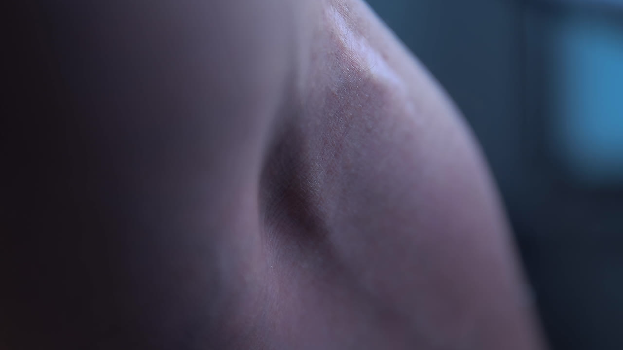 venas en la mano de un hombre