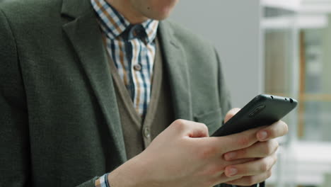 Young-Businessman-Messaging-on-Smartphone