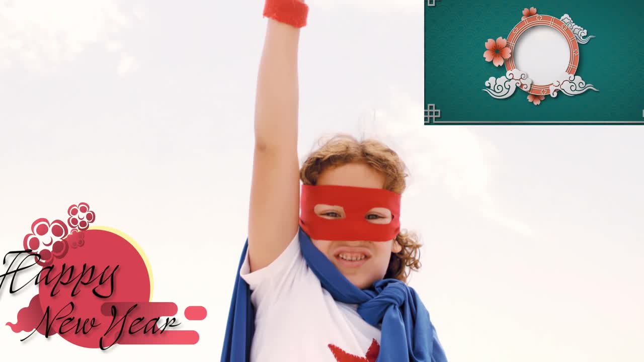 슈퍼히어로 케이프를 입은 백인 소년 드레스와 함께 중국 패턴으로 행복한 새해의 애니메이션