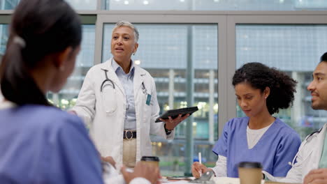 Presentation,-tablet-and-team-of-doctors