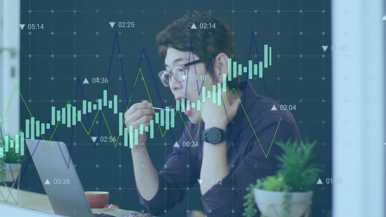 여러 그래프와 변하는 숫자의 애니메이션 아시아 여성이 노트북을 보고 음식을 먹고 있습니다.