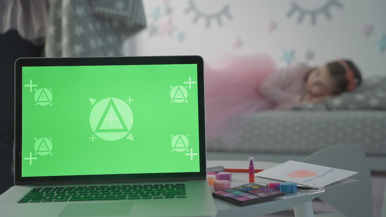 모형 녹색 화면 2가 있는 노트북