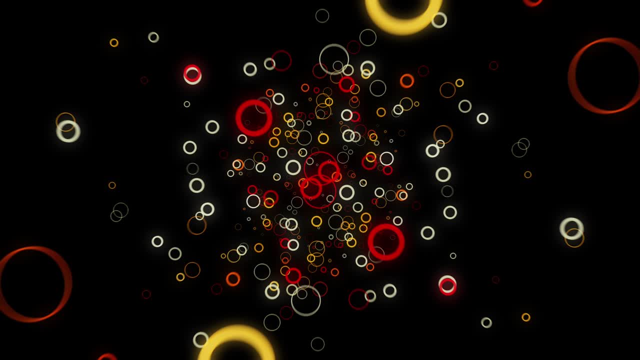 검은색 배경에서 카메라를 향해 천천히 흐르는 추상적인 다채로운 반지, 원활한 루프, 애니메이션, 노란색과 오렌지색의 원이 움직이고 가까워집니다.