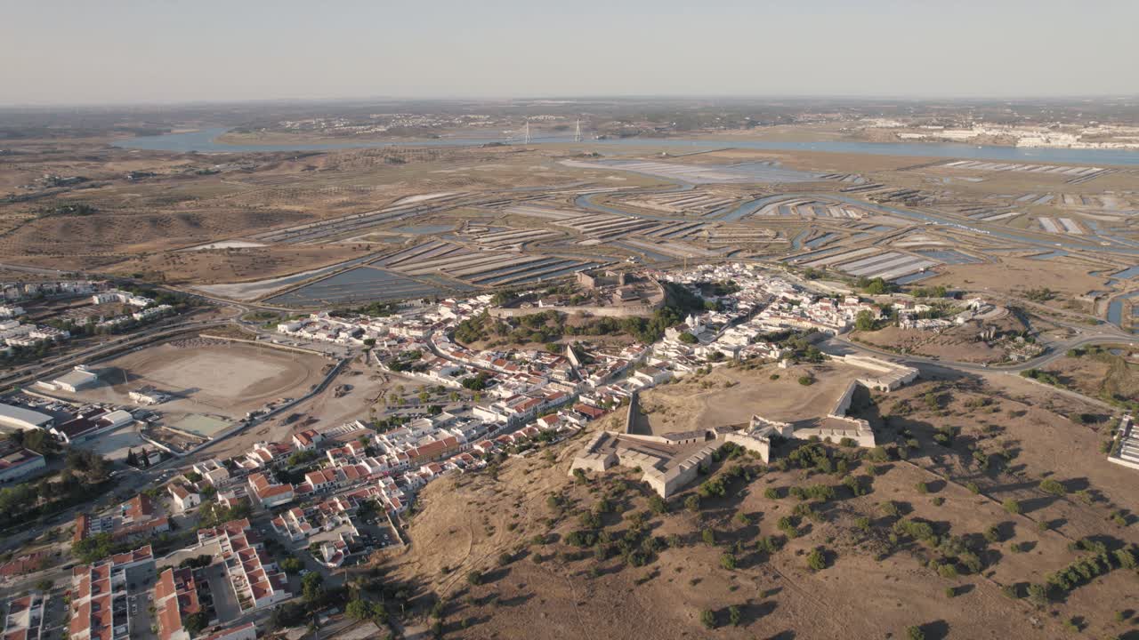 vista panorámica de la ciudad y el castillo de castro marim