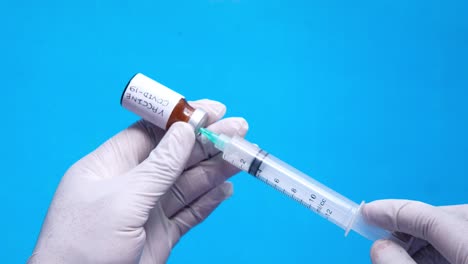 inyección de la vacuna contra la covid-19