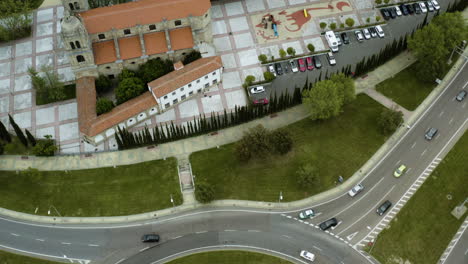 rotonda de vettones y vacceos cerca de la nueva iglesia de arrabal en salamanca, españa