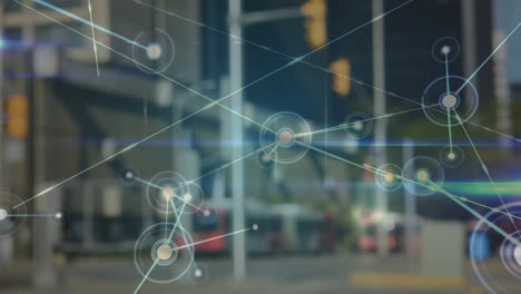 animación de la red de conexiones y senderos de luz contra el tráfico de la ciudad