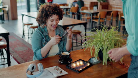 Mujer-Independiente,-Teléfono-O-Camarero-En-Cafetería