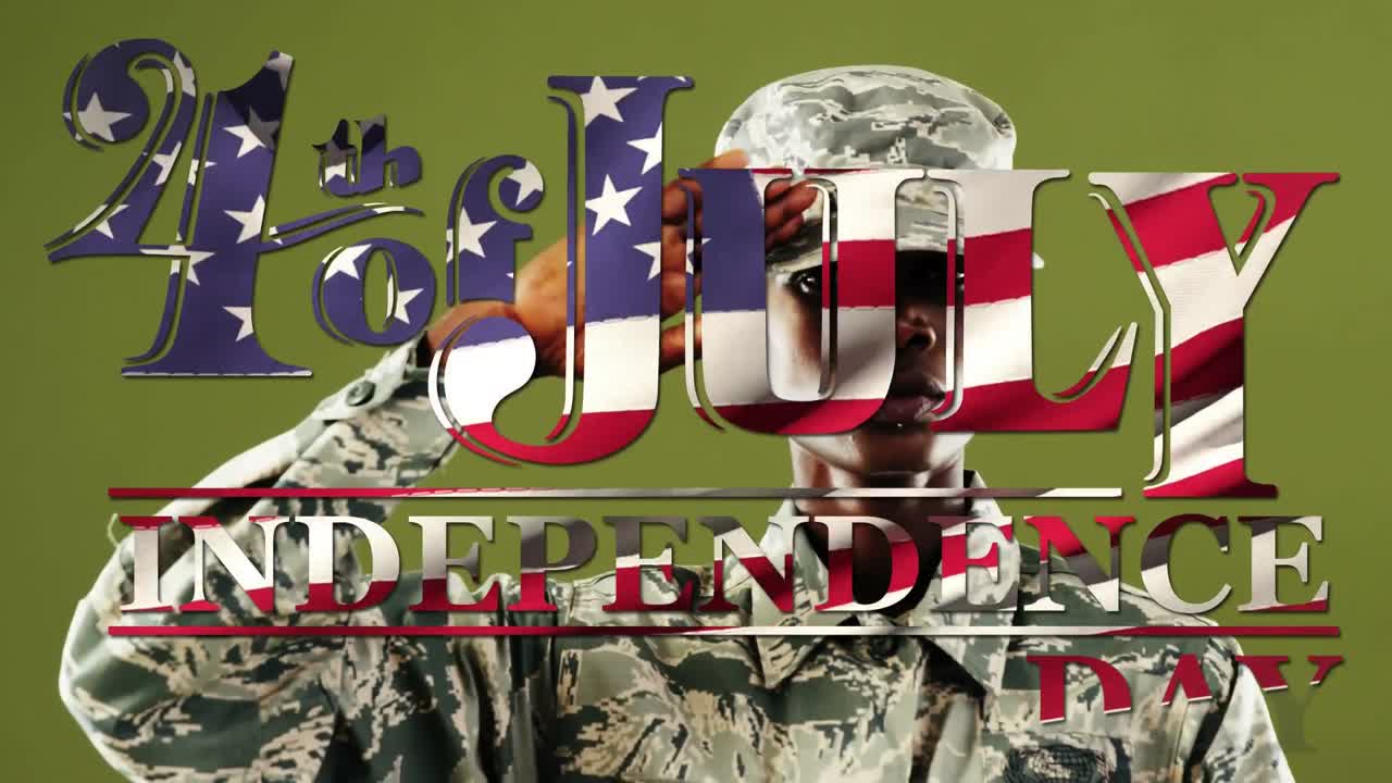 독립 날짜가 전면에 있는 아프리카계 미국인 군인