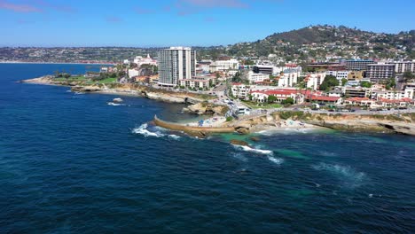 Drohnenschuss-Fliegt-Um-Die-Bucht-In-La-Jolla,-Ca