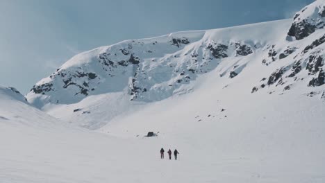 在挪威瓦特納哈爾森地區的滑雪冒險小團體