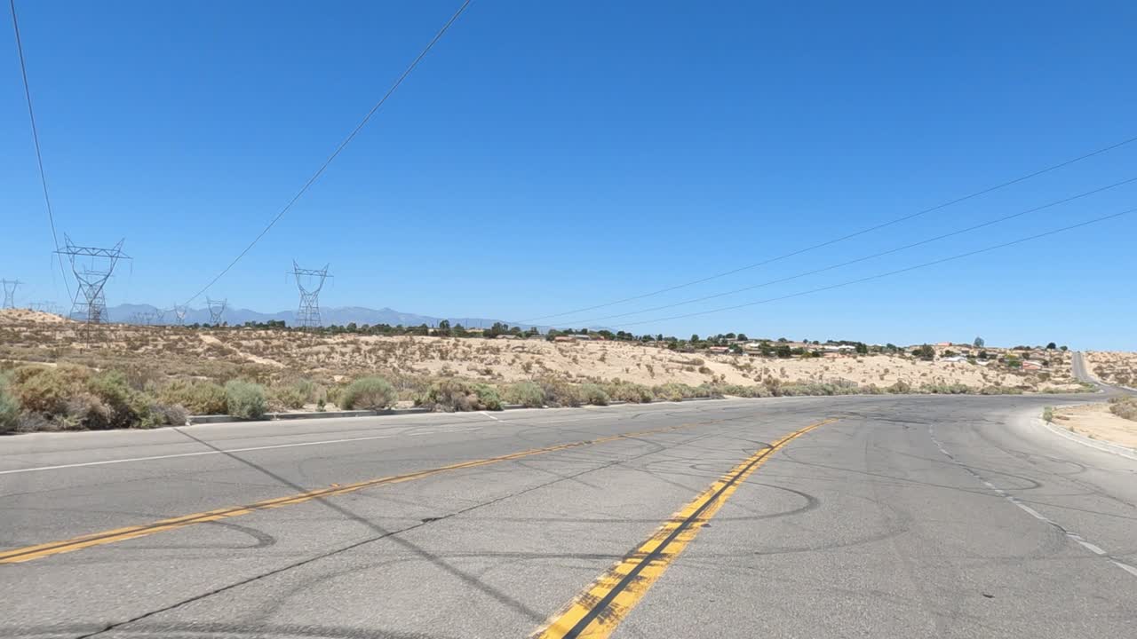 내리막길에서 속도를 높이는 시점