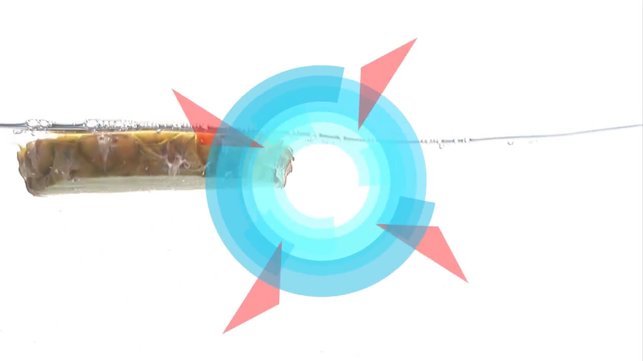 animación de una figura abstracta rodante sobre una piña arrojada al fondo del agua