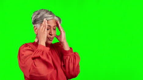 problema, crisis y mujer mayor en la pantalla verde