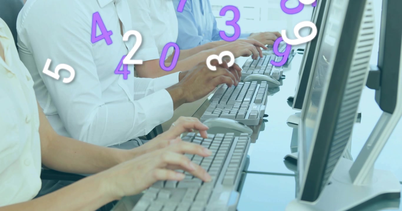 Digitadores vestindo camisas brancas inserindo dados na mesa, com numerais animados aparecendo sobre as teclas.